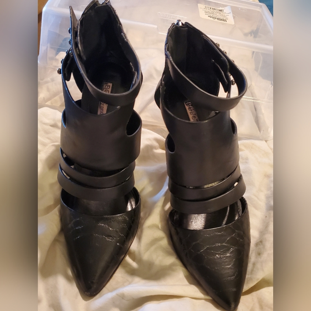 BCBGeneration Canon Heel in Black REvolve. Size 5.5 women's.